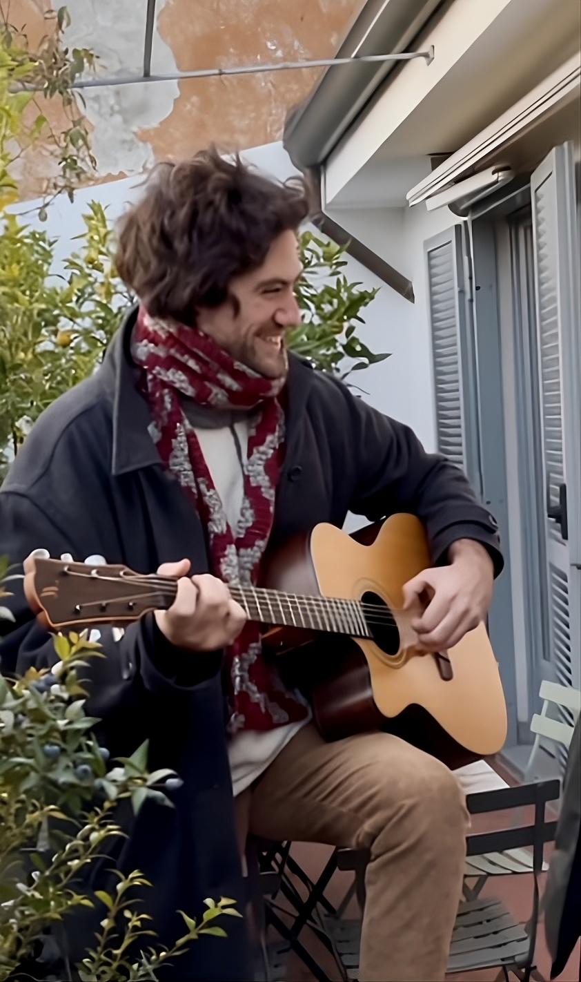 Nicola Rivosecchi, piano and guitar teacher in London